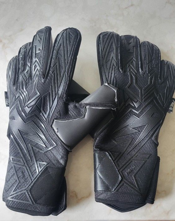 Goalkeeper Gloves Black Out.