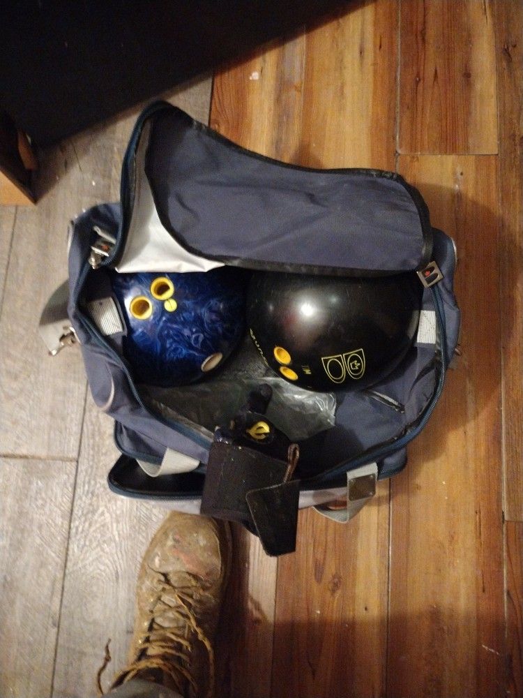 Brunswick Rhino Bowling Ball A Rattler Bowling Ball And Bag And Glove