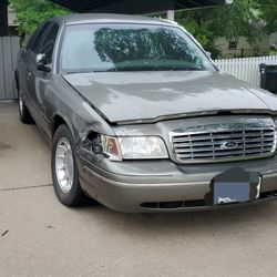 2000 Ford Crown Victoria