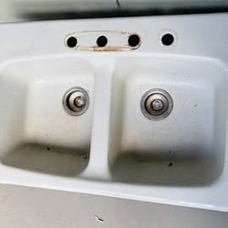 🚰 Double Kitchen Sink – $30 – MUST GO TODAY