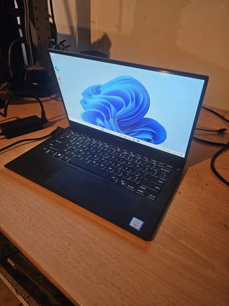 Dell XPS 13 Touchscreen Laptop PC i7-2.70GHz-CPU 8GB Ram 256GB M.2 SSD