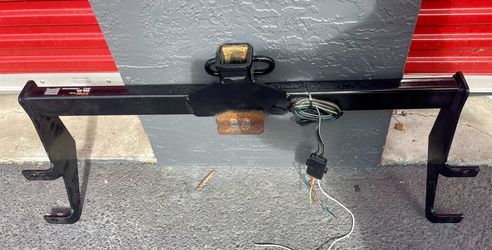 Curt 13574 Class 3 Receiver Hitch 03-11 Honda Element