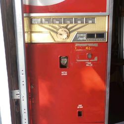 Antique 1960 Coca cola Machine (Works)