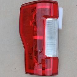 2017 - 2019 FORD F-250 / F-350 LEFT DRIVER SIDE TAIL LIGHT 