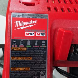 Milwaukee M12-M18 Charger