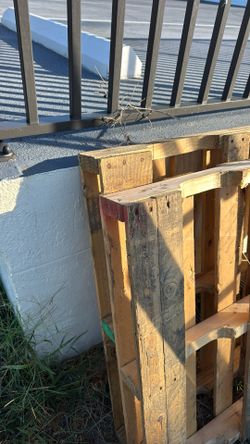 Two Pallets 10 Bucks