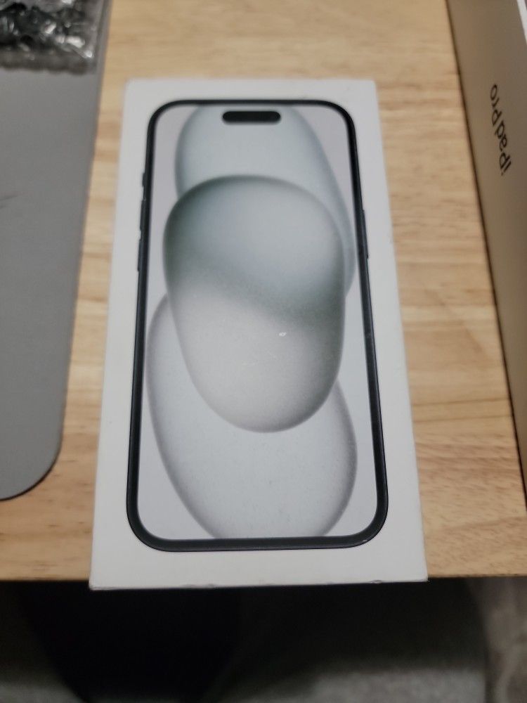 iPhone 15 128gb Black Brand New for Att or Cricket