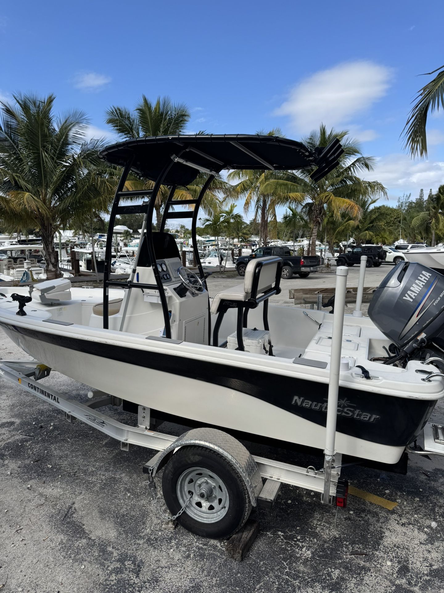 18’ Center Console Fishing Boat