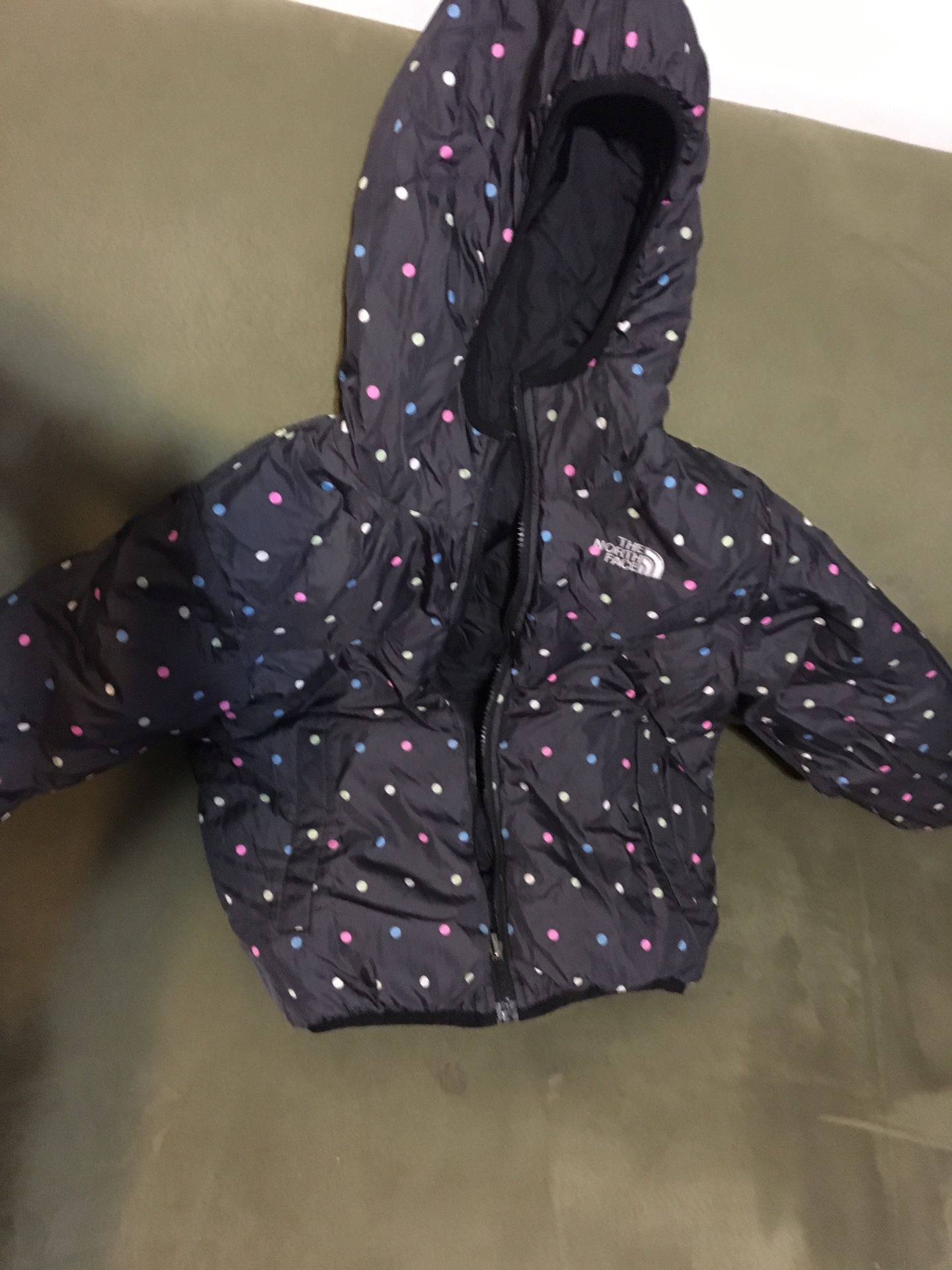 Reversible 3t-4t north face toddlers jacket damaged please read description