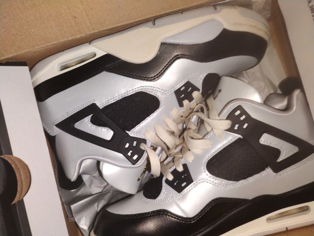 Jordan 4s