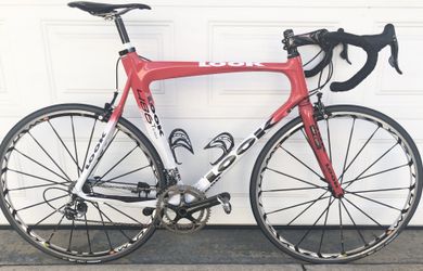 Look road racing bike bicycle campagnolo record mavic FSA Size 57 top tube Fits riders 5.10-6.4 tall Used in excellent condition Ready to ride.