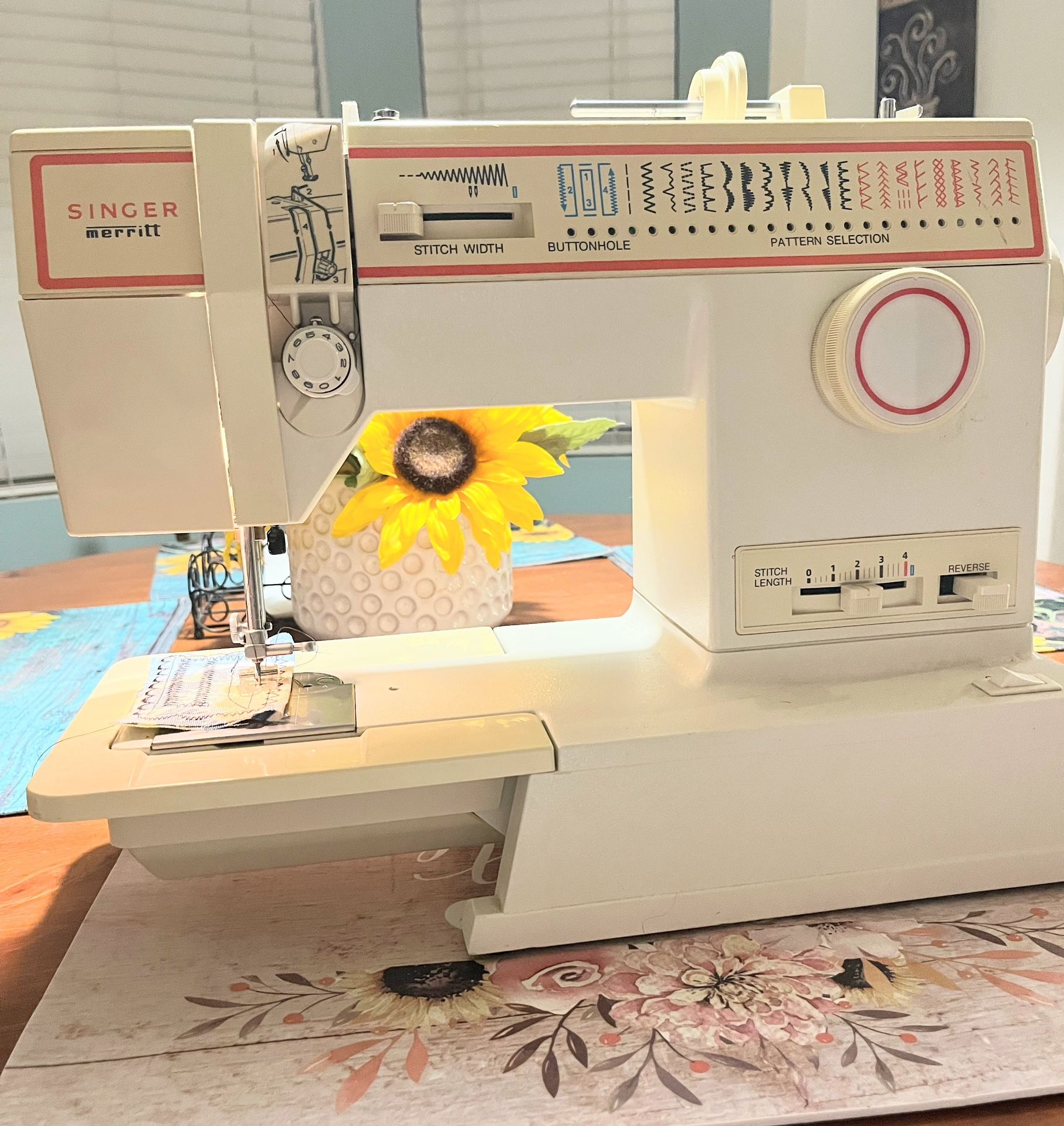SINGER SEWING MACHINE