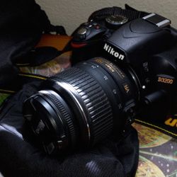 Nikon D3200 Camera (Comes With 2 Lenses) Brand New*