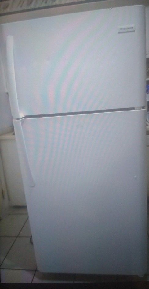 Fridgedare Refrigerator ( White)