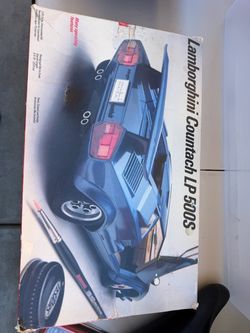 Lamborghini Countach LP 500S plastic model kit box, featuring artwork of a blue Countach with scissor doors open.