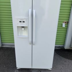 Frigidaire Refrigerator SxS White 