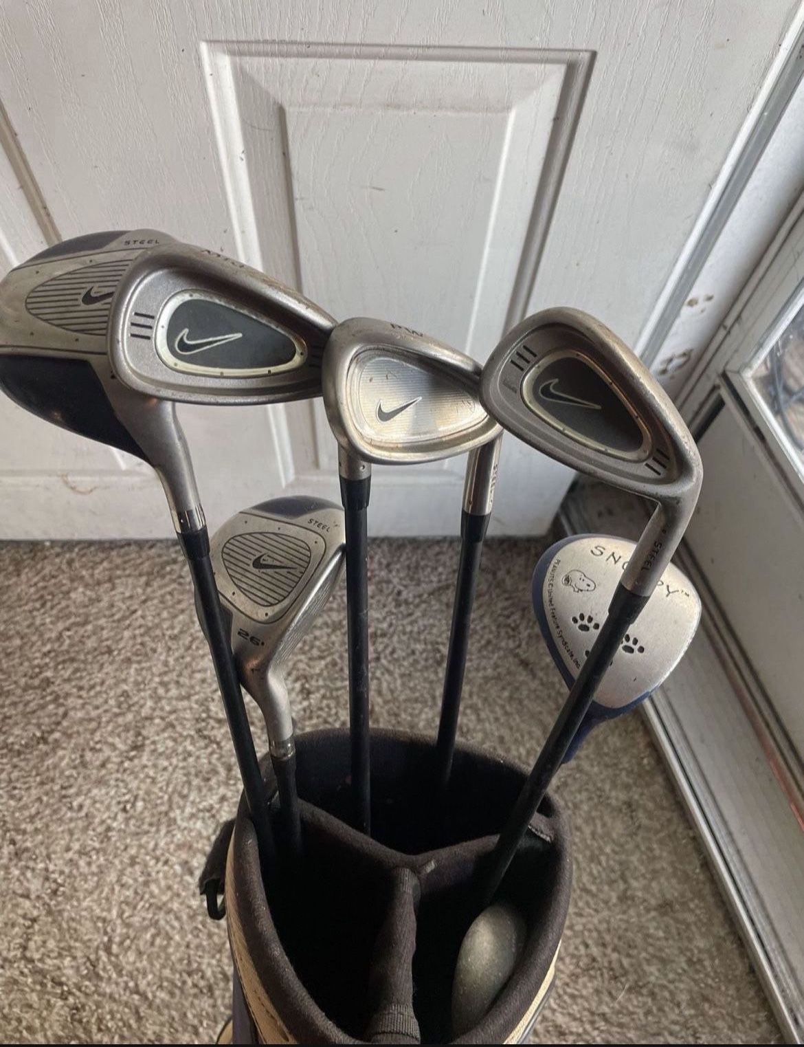 Lao impliceren gitaar Nike Golf Club Set With Bag for Sale in Channelview, TX - OfferUp