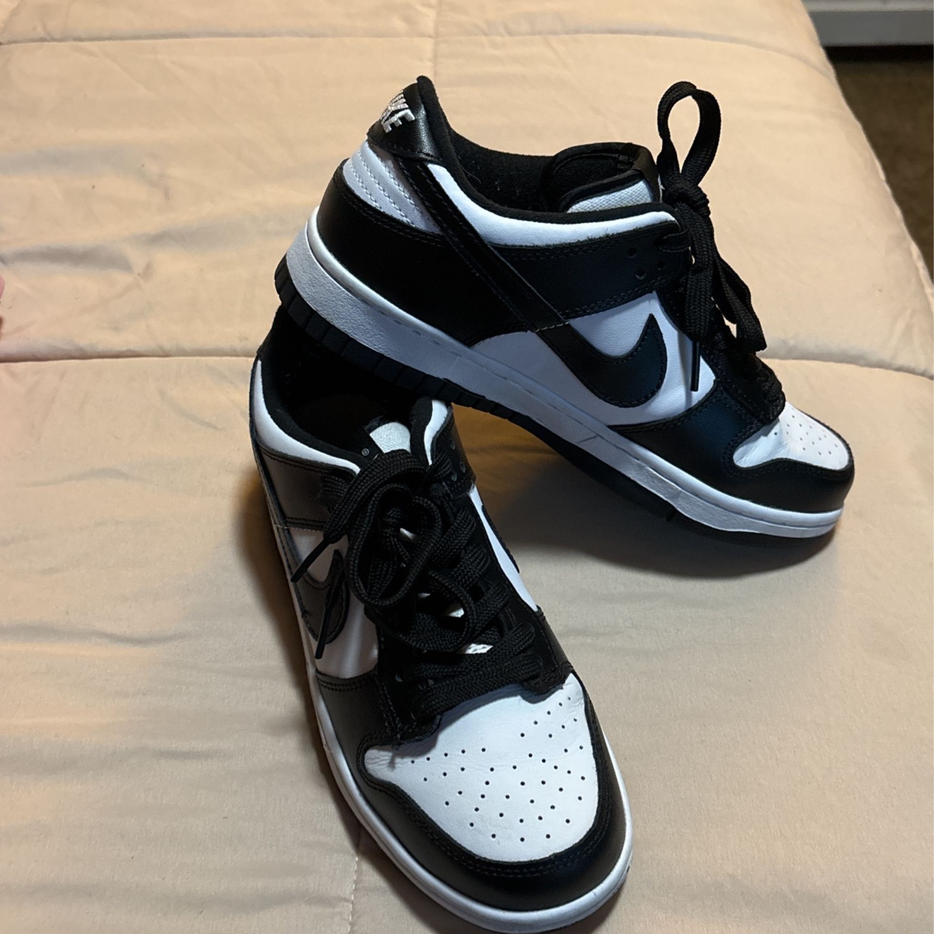 Women’s Panda Dunks Size 8