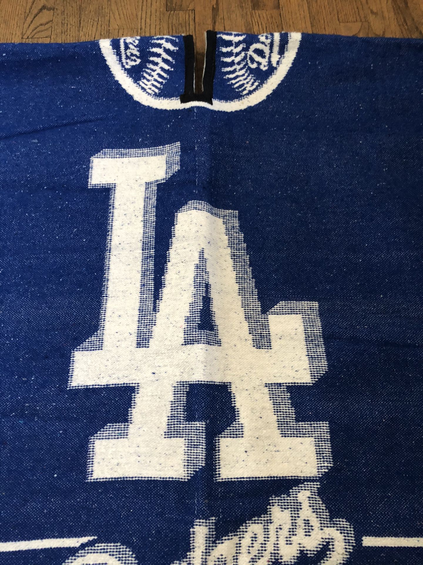 Los Angeles Dodgers on X: Join us for Mexican Heritage Night on 5/16 and  get this exclusive Dodgers poncho presented by Advance Auto Parts! Get your  ticket pack now at   /