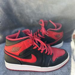 Jordan 1 Mid Shoes 