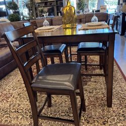 Beautiful 5pc Dining Table Set