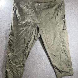 https://offerup.com/redirect/?o=Q0cuTC5DRw== Khaki Green Cargo Capri Pants Women's Size 3X Elastic Waist Cropped