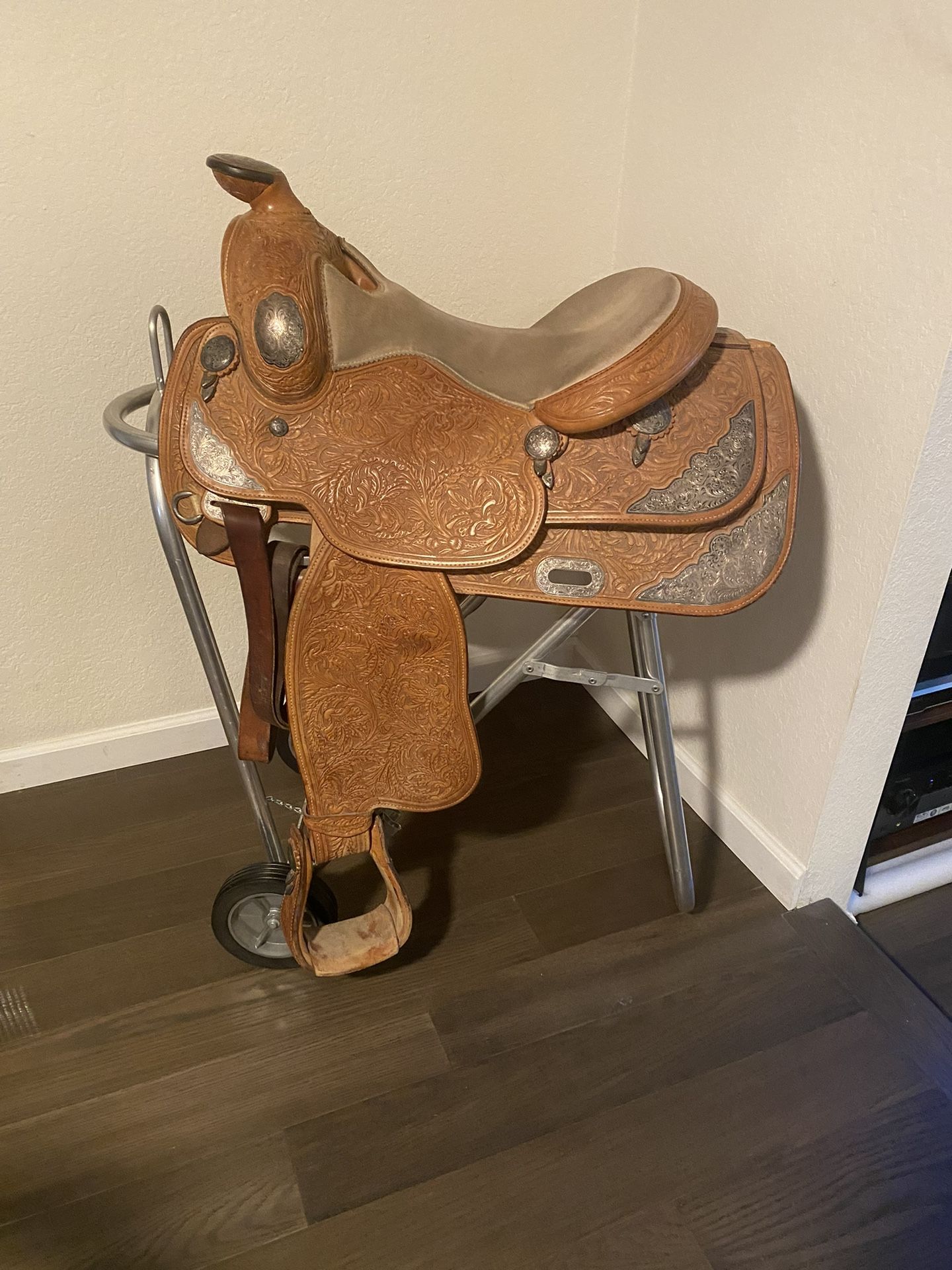 Broken Horn Show Saddle