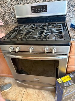 Pending: Free gas range