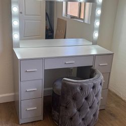Beautiful Makeup Vanity And Chair