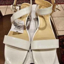 New womans size 9.5 Liz Claiborne sandals
