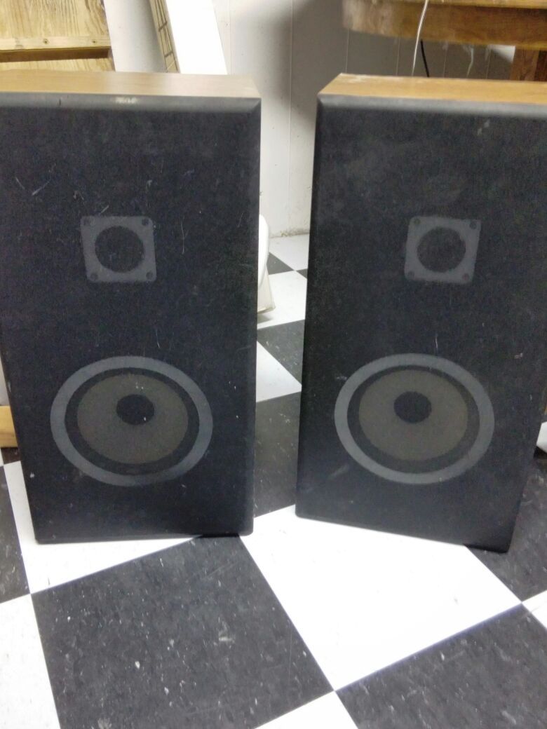 Pair of Vintage Sanyo SX-830 Speakers