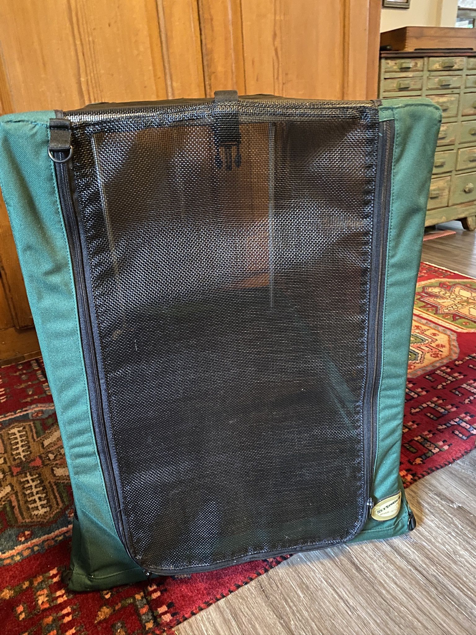 Soft Sided Crate "It'z a Breeze 2" Excellent Condition