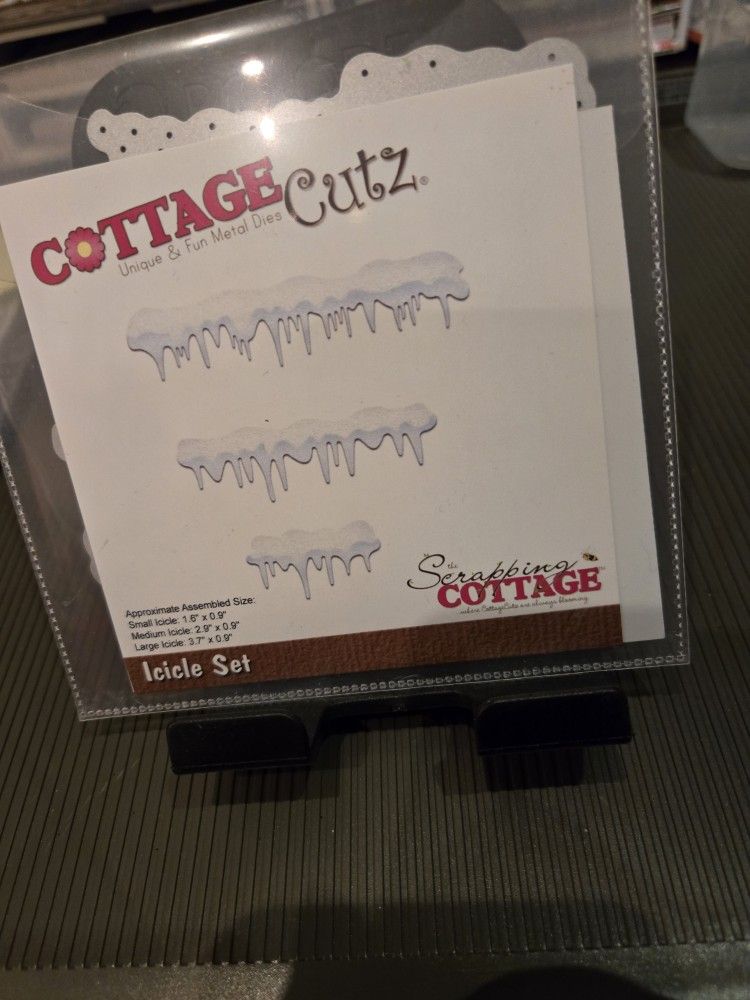 Cottage Cutz Icicle Stamp & Die Set