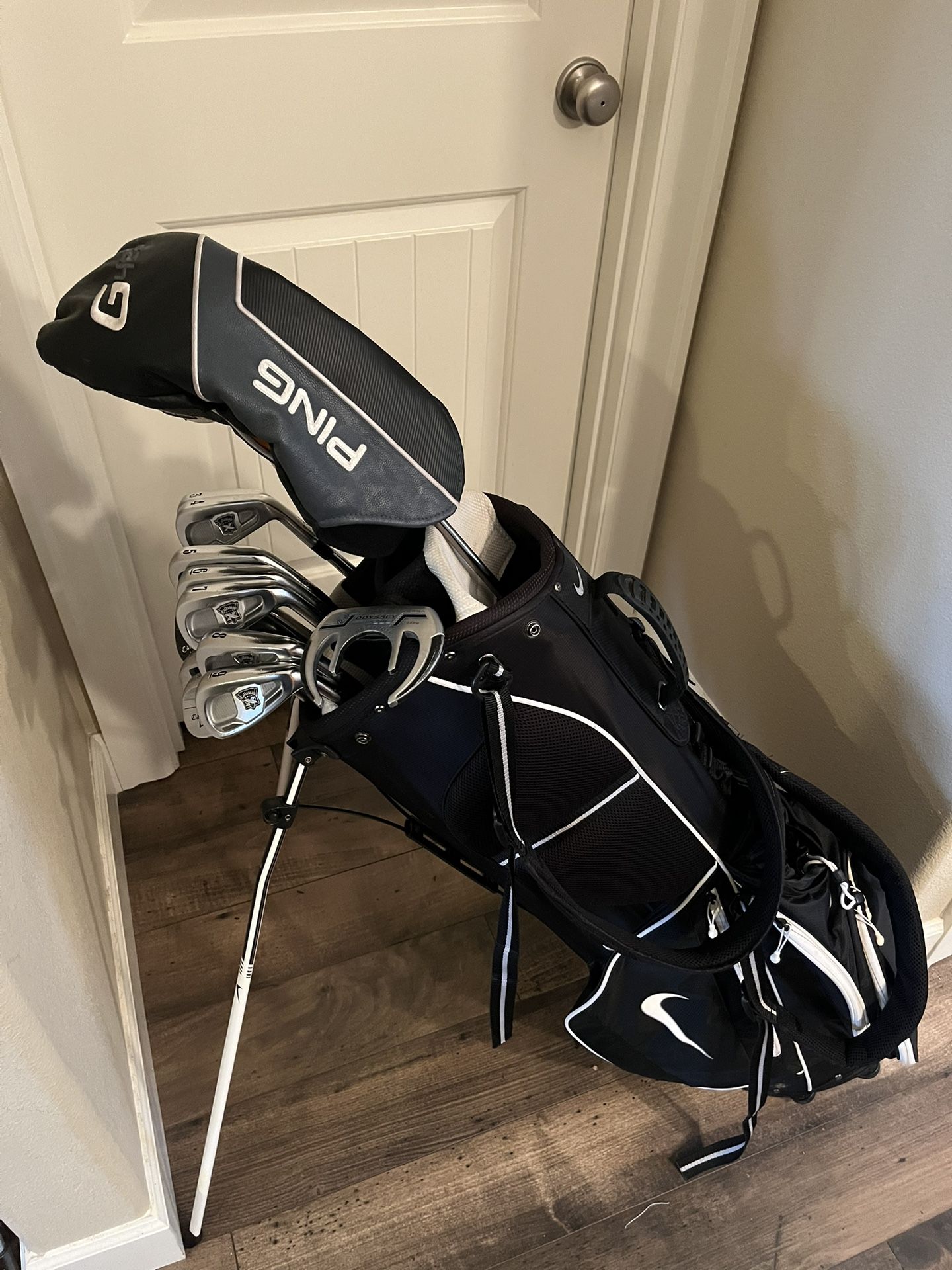 Premium Complete 14 Club Set of Men’s Golf Clubs with Nike Bag