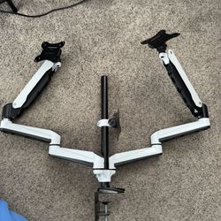 Triple Monitor Mount