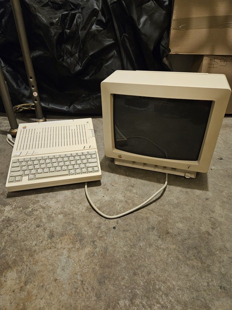 1985 Apple Color Monitor And Keyboard