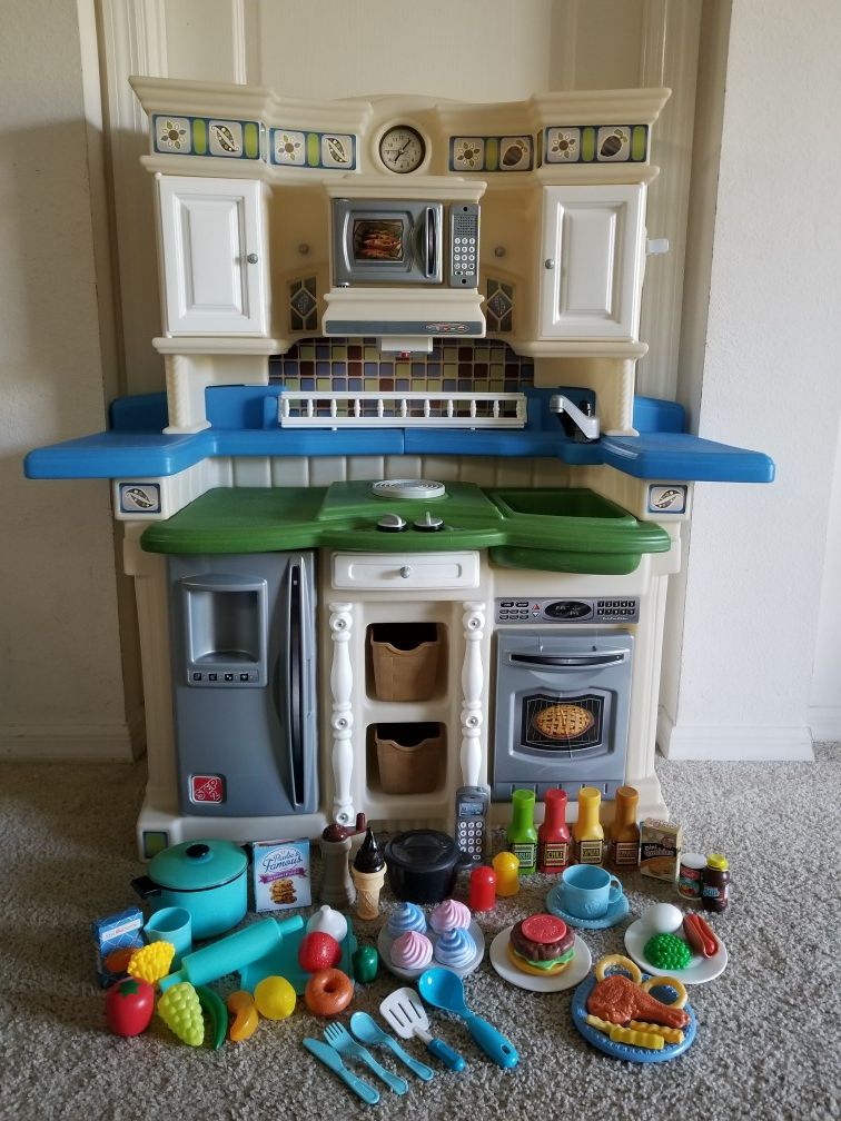 Step2 Kitchen toy with lot of food accessories - Step 2 kitchen play set