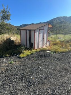Mobile chicken coop with windows door and outdoor cubby’s