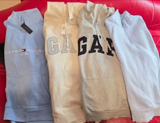 GAP AND TOMMY SWEATERS LOT