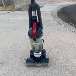 Red Eureka Vacuum/ Aspiradora Rojo De Eureka (detalles En Fotos/ Details In Photos) 