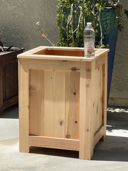 Cedar planter box