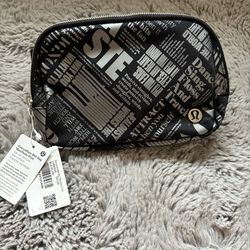 Lululemon belt bag brand new !!