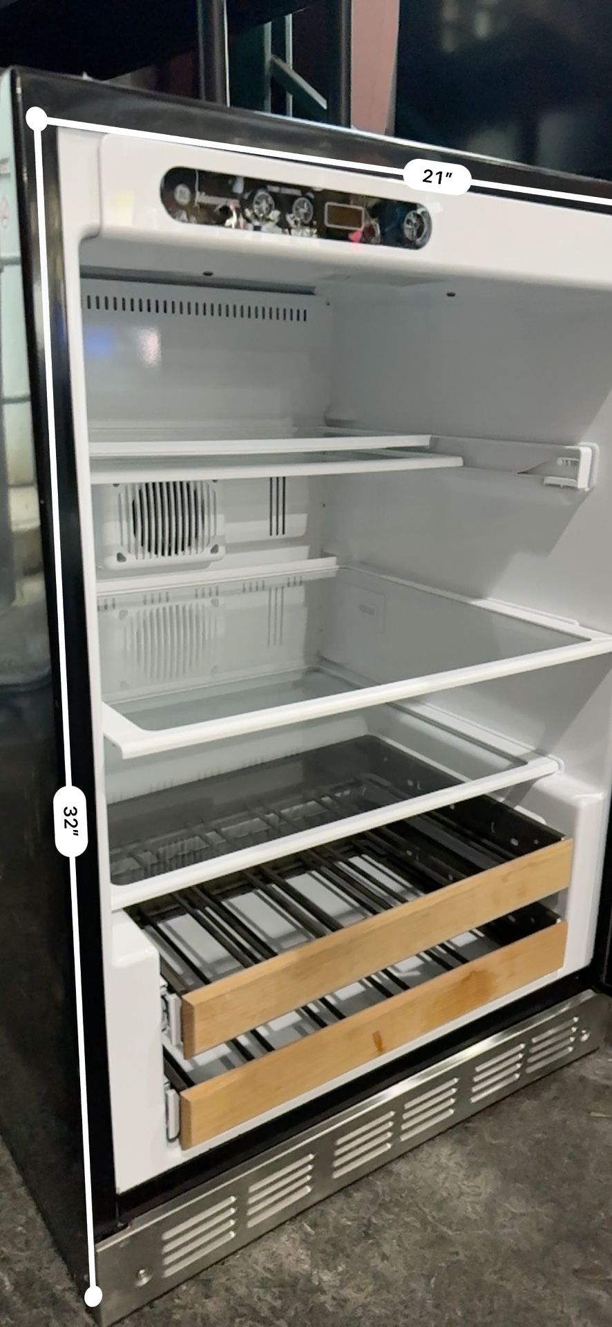 Refrigerator 