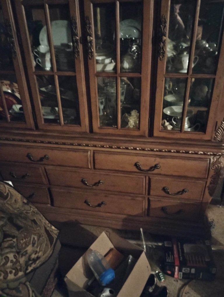 The Lady Who Owned the Antiques Is Now I'm Retirement Home And Will Be There Permanently I'm Selling Several Items