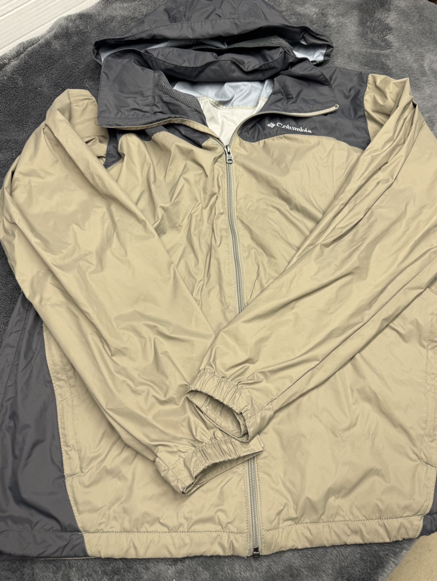 Columbia Men’s Large Rain Jacket with Fold Away Hood!