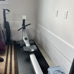 HyrdoRower/Rowing Machine/Workout Equipment 