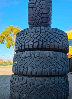 325 65 18 Goodyear tires Con Excelente calidad Las 4