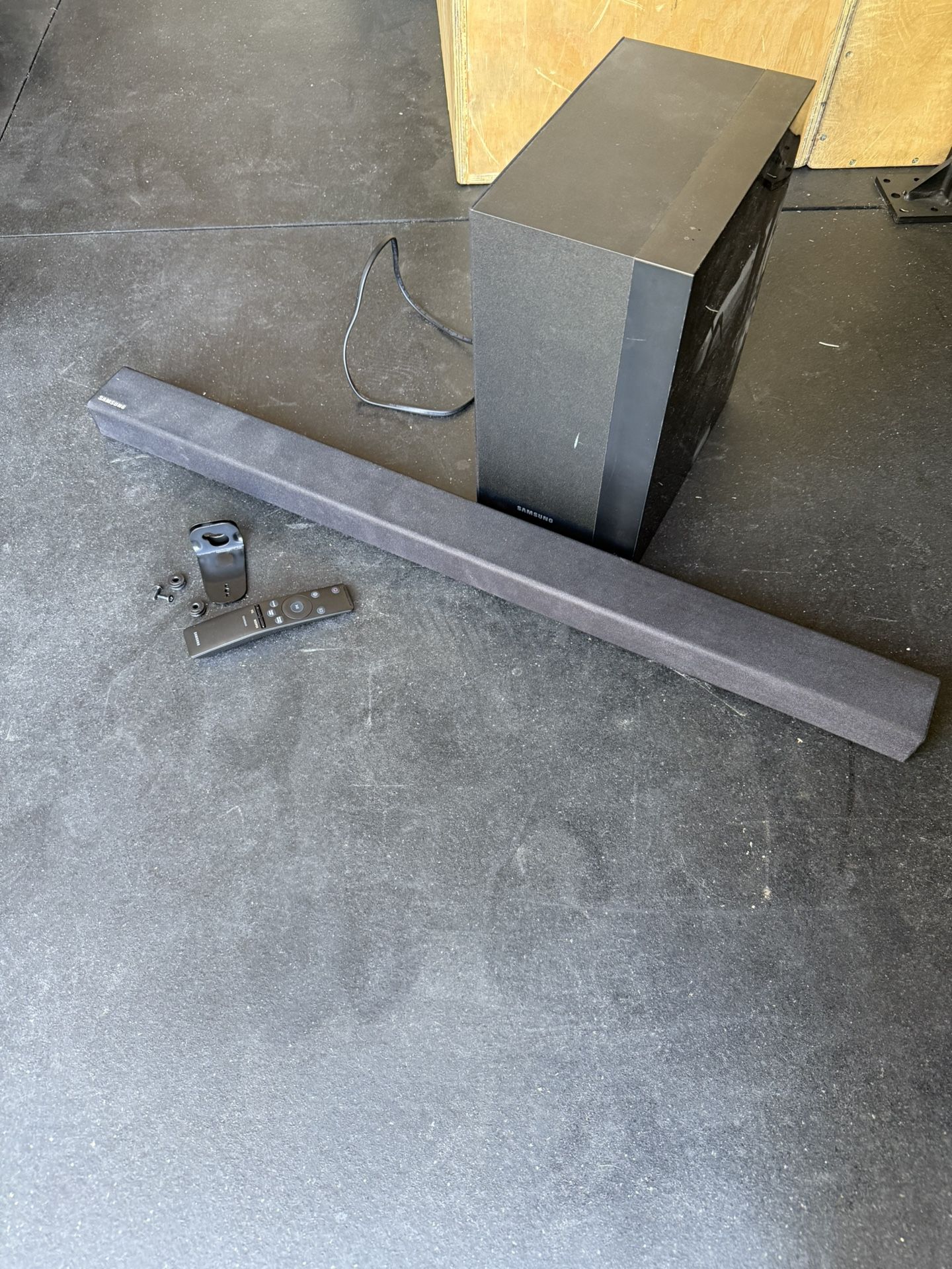 Samsung HW-M360/ZA 2.1 Channel 200 Watt Wireless Audio Soundbar