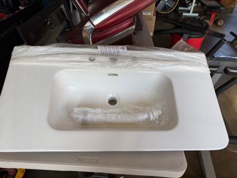 White Vanity Top 36” !! Make Offer !!