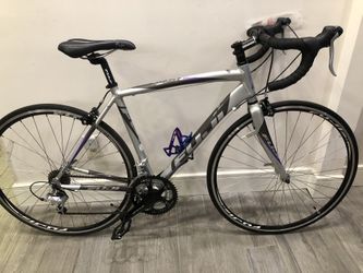 Woman’s Fuji Road Bike 51cm Alum/Carbon Tuned Ready/Ride